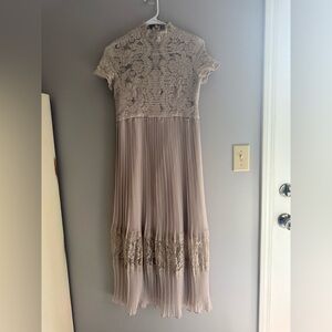 Chi Chi London Maternity Dress Women’s SZ 4 Beige Lace Pleated Maxi Lined Formal